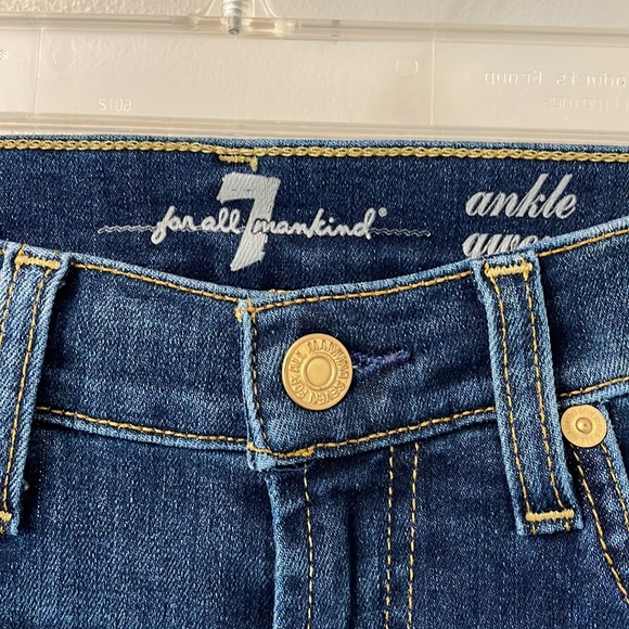 Ankle Cut Jeans - Picture 2 of 6